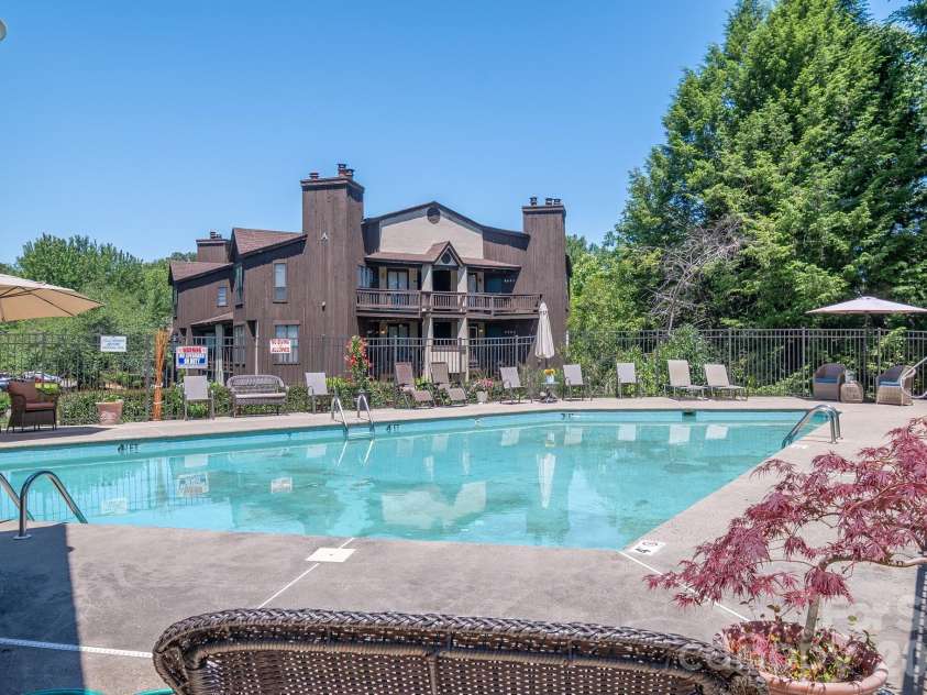 8216 Cedar Glen Drive, Charlotte, NC 28212.  MLS# CAR4386826, YatesRealty ID 26946. 
