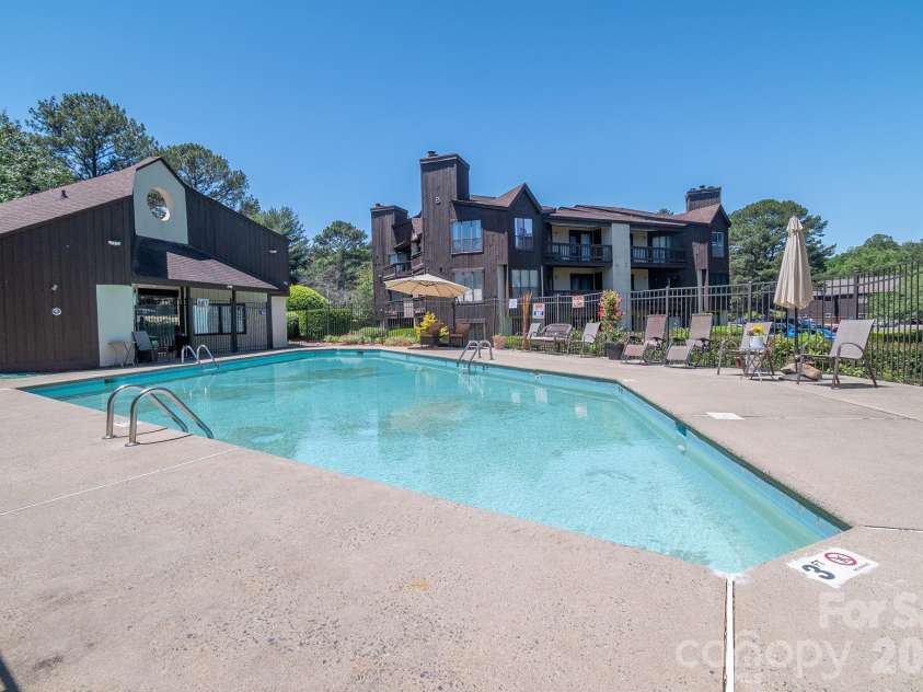8216 Cedar Glen Drive, Charlotte, NC 28212.  MLS# CAR4386826, YatesRealty ID 26946. 