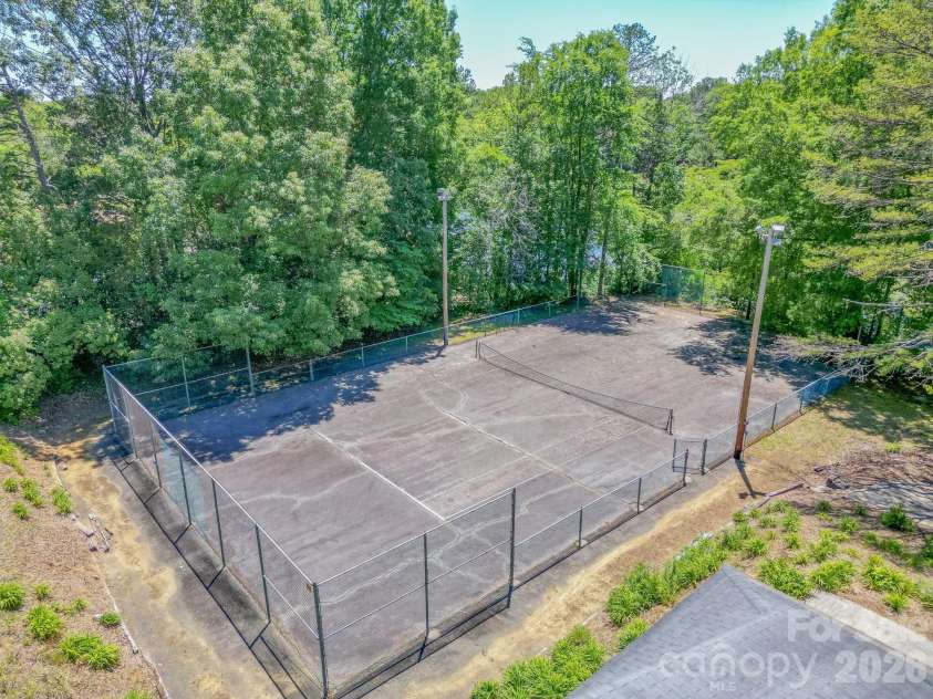 8216 Cedar Glen Drive, Charlotte, NC 28212.  MLS# CAR4386826, YatesRealty ID 26946. 