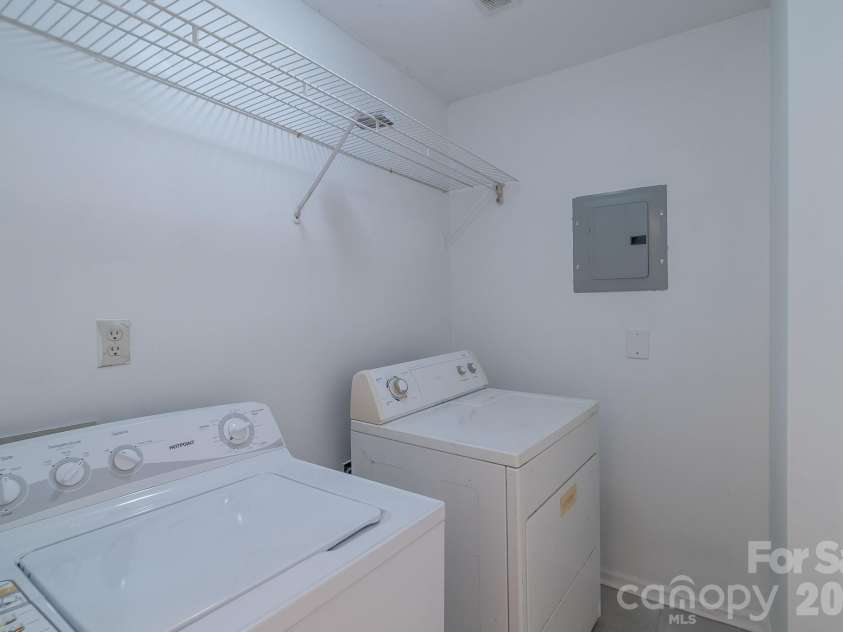 8216 Cedar Glen Drive, Charlotte, NC 28212.  MLS# CAR4386826, YatesRealty ID 26946. 