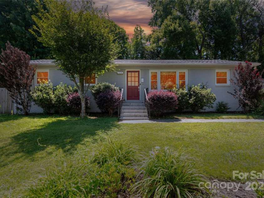 1114 Urban Place, Charlotte, NC 28209.  MLS# CAR4271439, YatesRealty ID 26947. 
