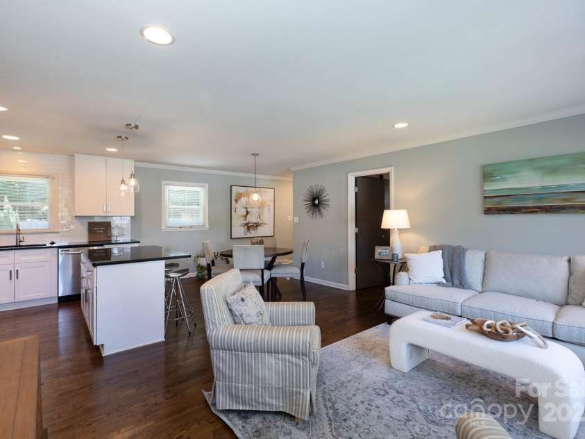 1114 Urban Place, Charlotte, NC 28209.  MLS# CAR4271439, YatesRealty ID 26947. 