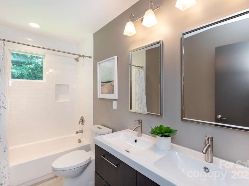 1114 Urban Place, Charlotte, NC 28209.  MLS# CAR4271439, YatesRealty ID 26947. 