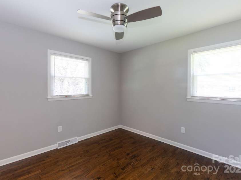 1114 Urban Place, Charlotte, NC 28209.  MLS# CAR4271439, YatesRealty ID 26947. 