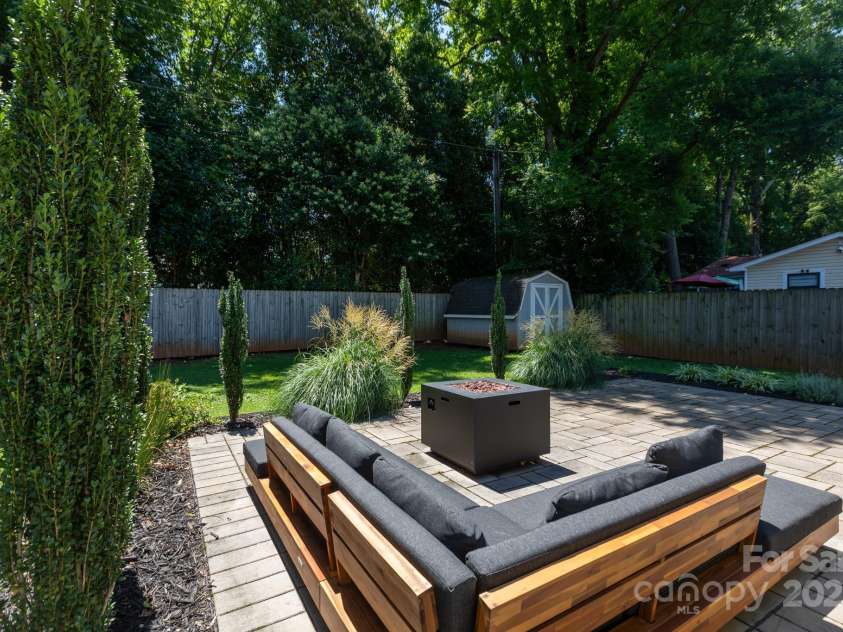 1114 Urban Place, Charlotte, NC 28209.  MLS# CAR4271439, YatesRealty ID 26947. 