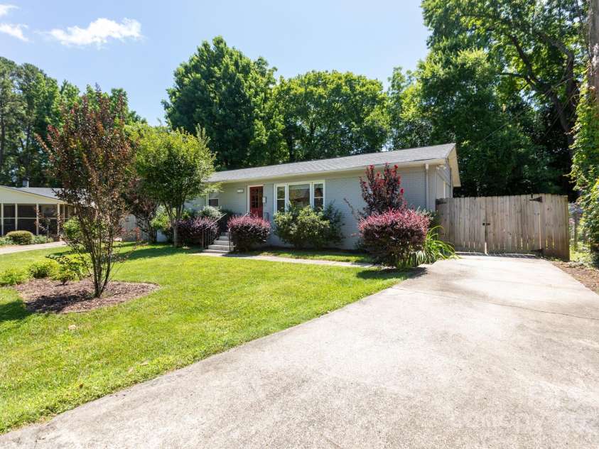 1114 Urban Place, Charlotte, NC 28209.  MLS# CAR4271439, YatesRealty ID 26947. 