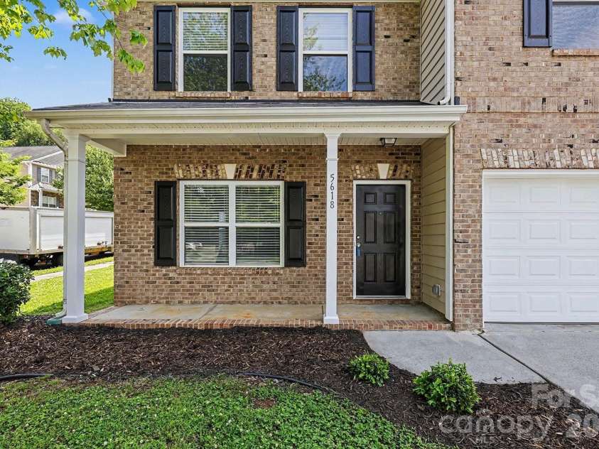 5618 Stowe Derby Drive, Charlotte, NC 28278.  MLS# CAR4383450, YatesRealty ID 26947. 