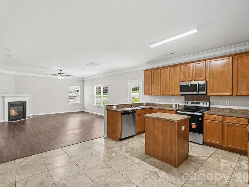 5618 Stowe Derby Drive, Charlotte, NC 28278.  MLS# CAR4383450, YatesRealty ID 26947. 