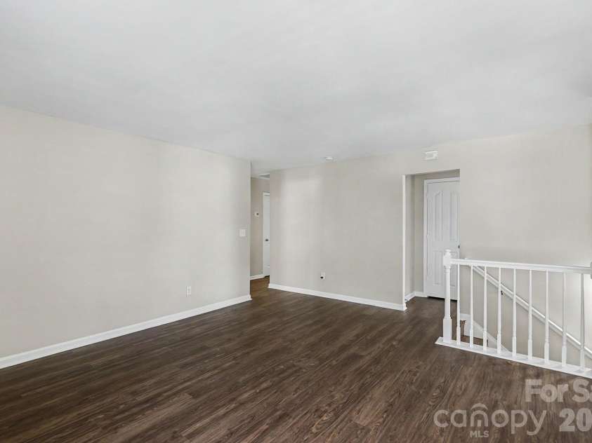 5618 Stowe Derby Drive, Charlotte, NC 28278.  MLS# CAR4383450, YatesRealty ID 26947. 