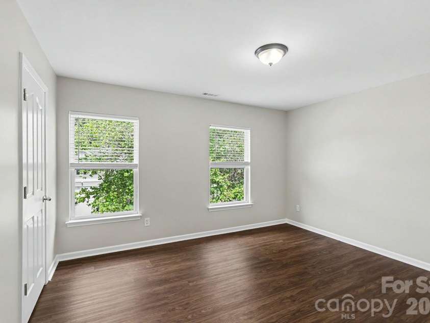 5618 Stowe Derby Drive, Charlotte, NC 28278.  MLS# CAR4383450, YatesRealty ID 26947. 