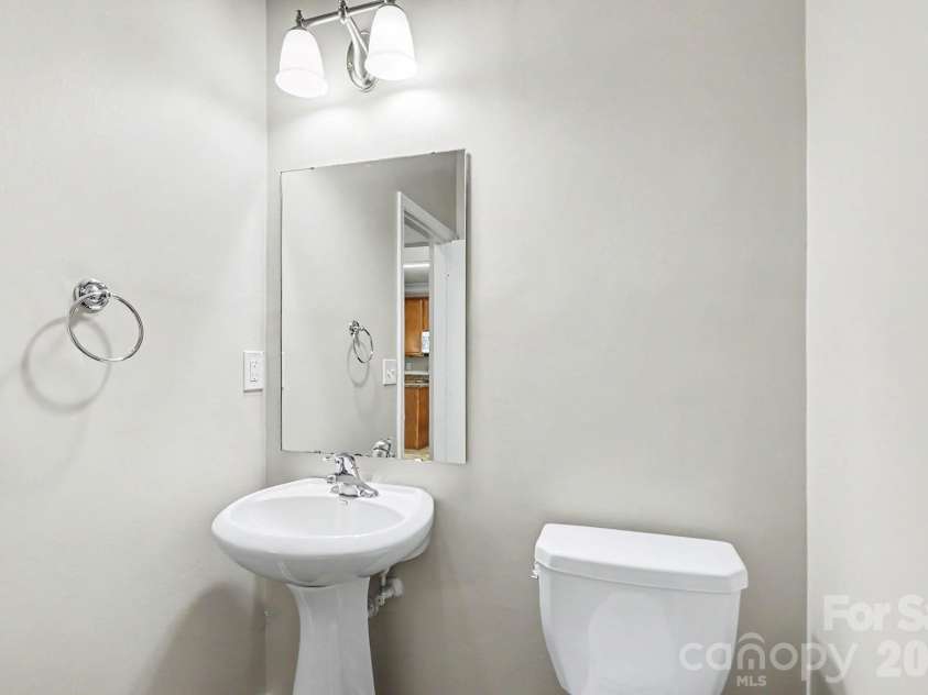 5618 Stowe Derby Drive, Charlotte, NC 28278.  MLS# CAR4383450, YatesRealty ID 26947. 
