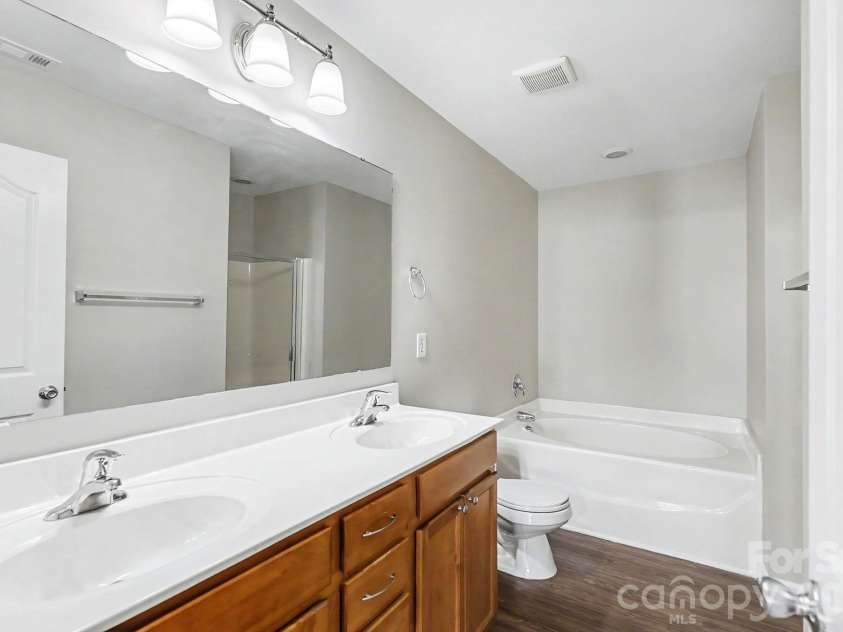 5618 Stowe Derby Drive, Charlotte, NC 28278.  MLS# CAR4383450, YatesRealty ID 26947. 