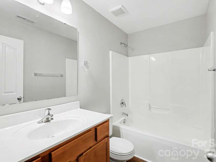 5618 Stowe Derby Drive, Charlotte, NC 28278.  MLS# CAR4383450, YatesRealty ID 26947. 