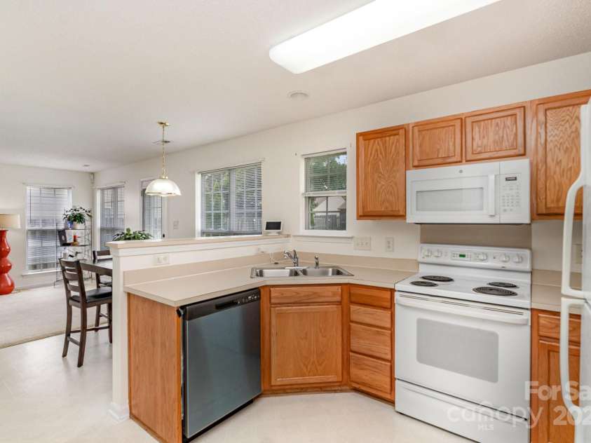 10506 Gold Pan Road, Charlotte, NC 28215.  MLS# CAR4280921, YatesRealty ID 26948. 