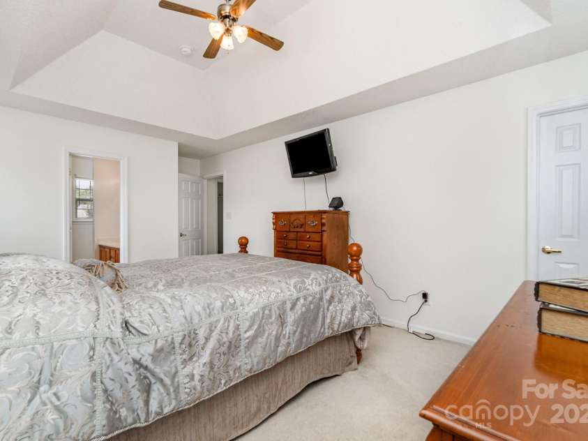 10506 Gold Pan Road, Charlotte, NC 28215.  MLS# CAR4280921, YatesRealty ID 26948. 