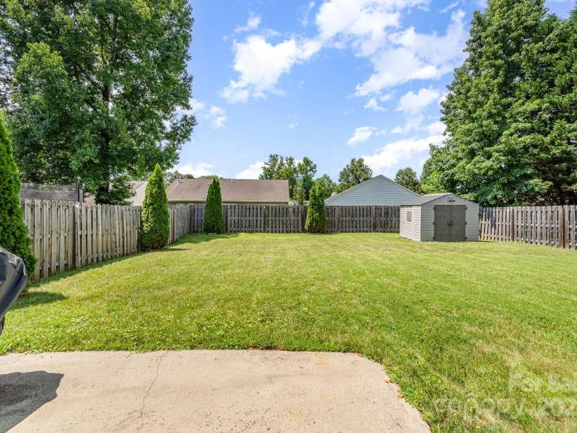 10506 Gold Pan Road, Charlotte, NC 28215.  MLS# CAR4280921, YatesRealty ID 26948. 