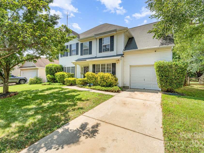10506 Gold Pan Road, Charlotte, NC 28215.  MLS# CAR4280921, YatesRealty ID 26948. Curb appeal is no problem with this home!