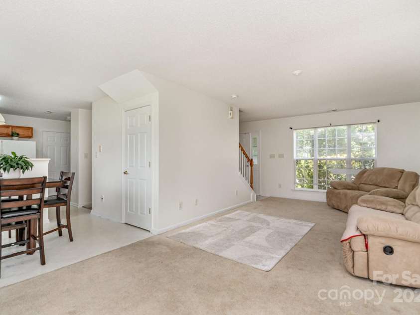 10506 Gold Pan Road, Charlotte, NC 28215.  MLS# CAR4280921, YatesRealty ID 26948. Eat in kitchen area and open kitchen