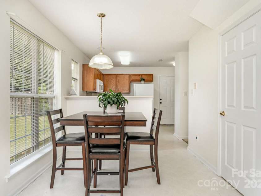10506 Gold Pan Road, Charlotte, NC 28215.  MLS# CAR4280921, YatesRealty ID 26948. Freshly painted interior looks sharp and fresh!