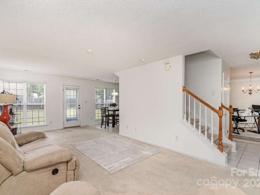 10506 Gold Pan Road, Charlotte, NC 28215.  MLS# CAR4280921, YatesRealty ID 26948. Lots of natural lighting with all the windows.