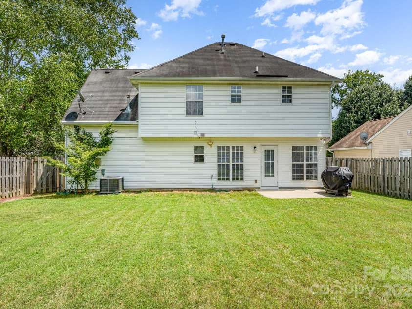 10506 Gold Pan Road, Charlotte, NC 28215.  MLS# CAR4280921, YatesRealty ID 26948. Low maintenance vinyl siding so you won't have to worry about maintenance.