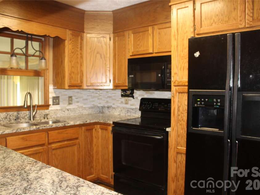 3505 Nelson Lane, Morganton, NC 28655.  MLS# CAR4386370, YatesRealty ID 26948. 