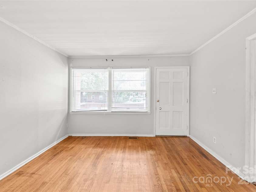 105 Willetta Drive, Charlotte, NC 28217.  MLS# CAR4281908, YatesRealty ID 26949. 