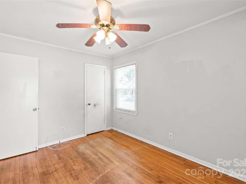 105 Willetta Drive, Charlotte, NC 28217.  MLS# CAR4281908, YatesRealty ID 26949. 