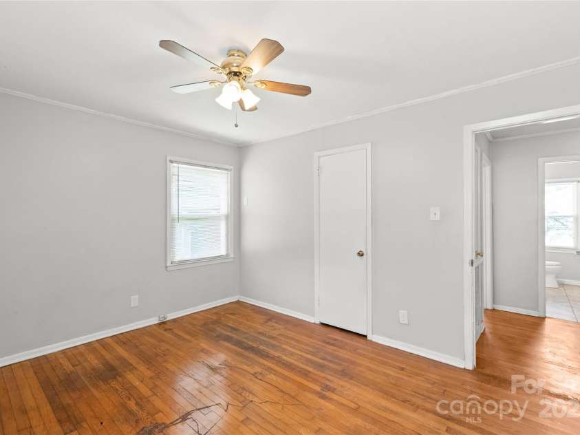 105 Willetta Drive, Charlotte, NC 28217.  MLS# CAR4281908, YatesRealty ID 26949. 