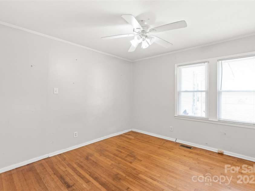 105 Willetta Drive, Charlotte, NC 28217.  MLS# CAR4281908, YatesRealty ID 26949. 