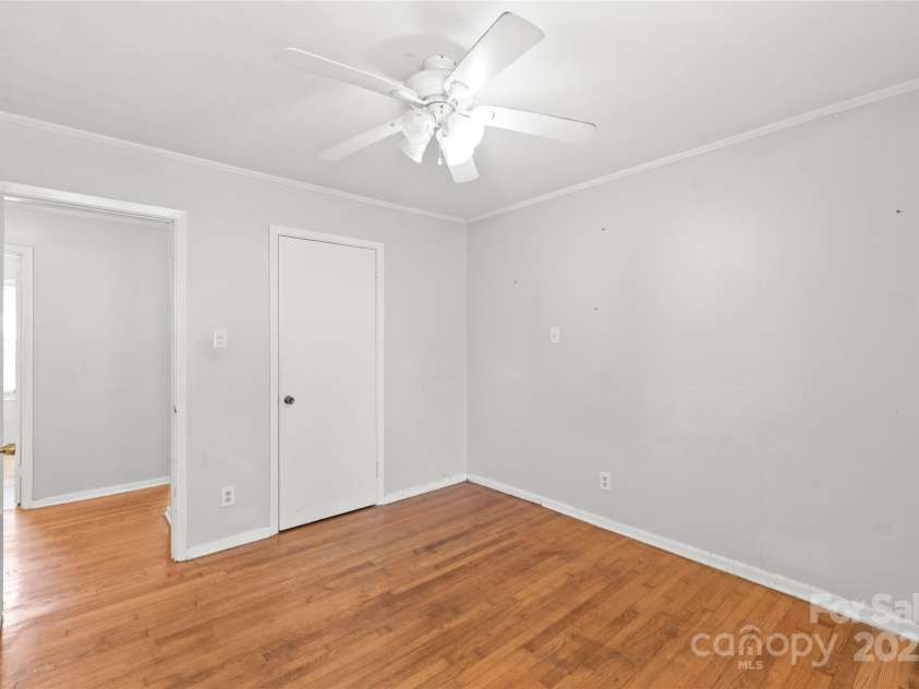 105 Willetta Drive, Charlotte, NC 28217.  MLS# CAR4281908, YatesRealty ID 26949. 