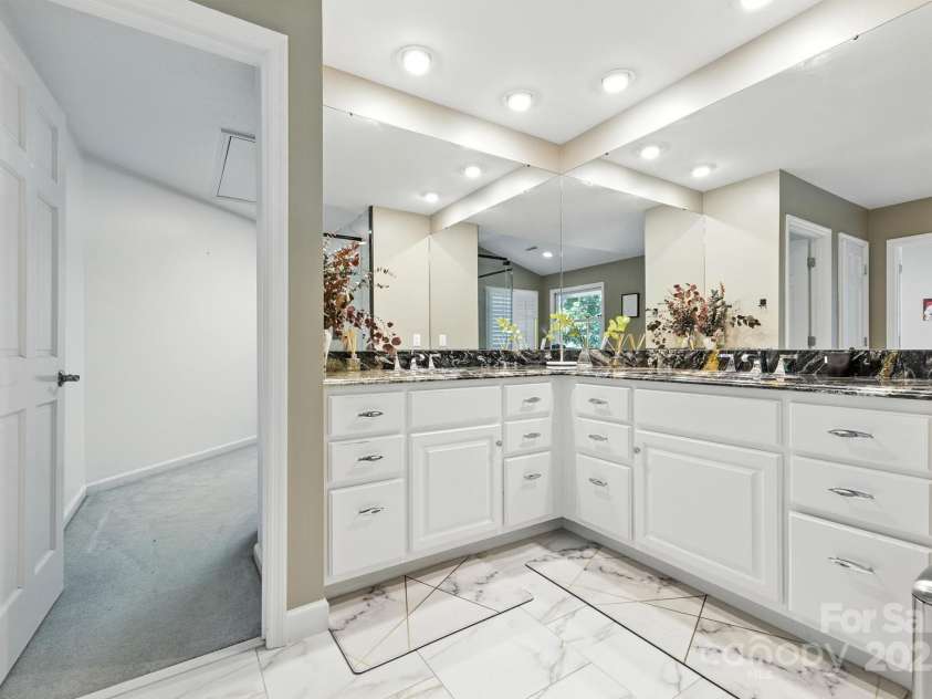 652 Avery Creek Road, Arden, NC 28704.  MLS# CAR4282113, YatesRealty ID 2695. 