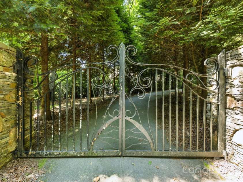 652 Avery Creek Road, Arden, NC 28704.  MLS# CAR4282113, YatesRealty ID 2695. 