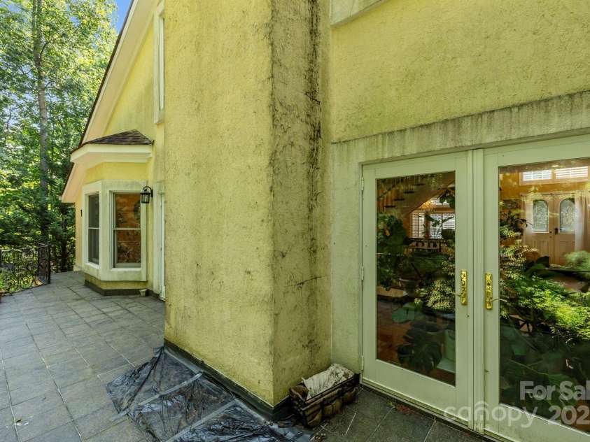 652 Avery Creek Road, Arden, NC 28704.  MLS# CAR4282113, YatesRealty ID 2695. 