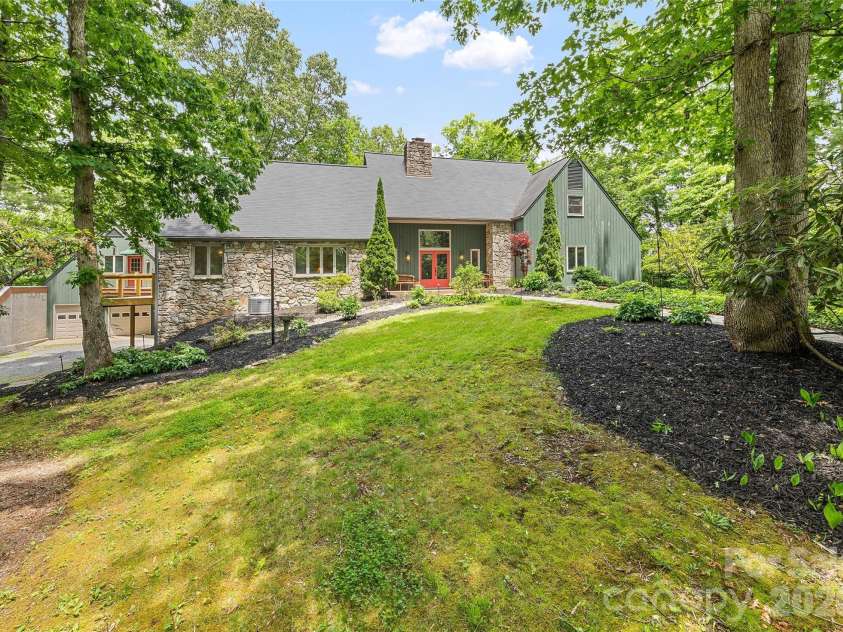 3091 US 441 Highway, Sylva, NC 28779.  MLS# CAR4388513, YatesRealty ID 26950. 