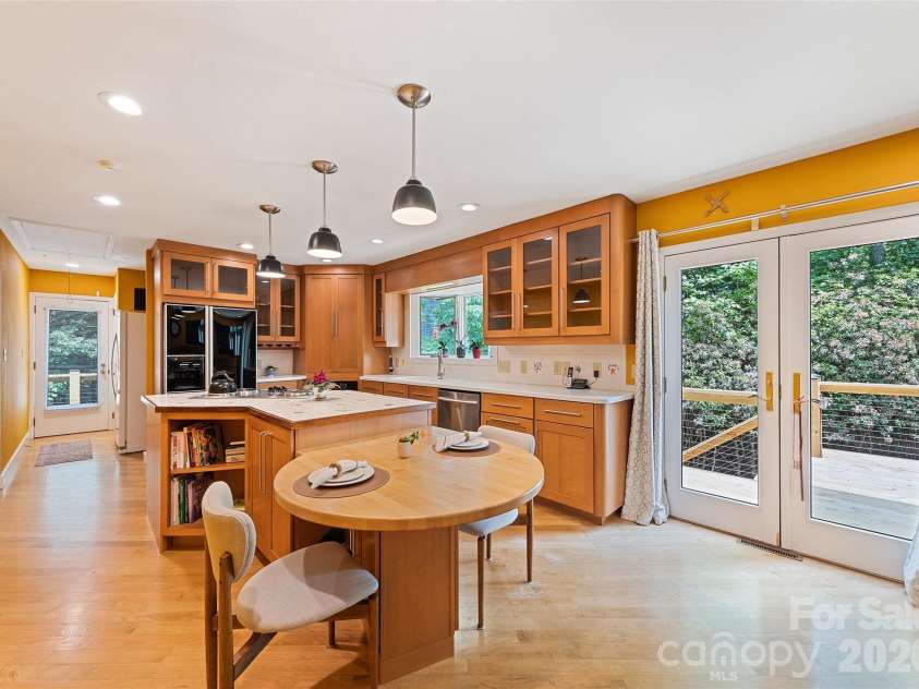 3091 US 441 Highway, Sylva, NC 28779.  MLS# CAR4388513, YatesRealty ID 26950. 