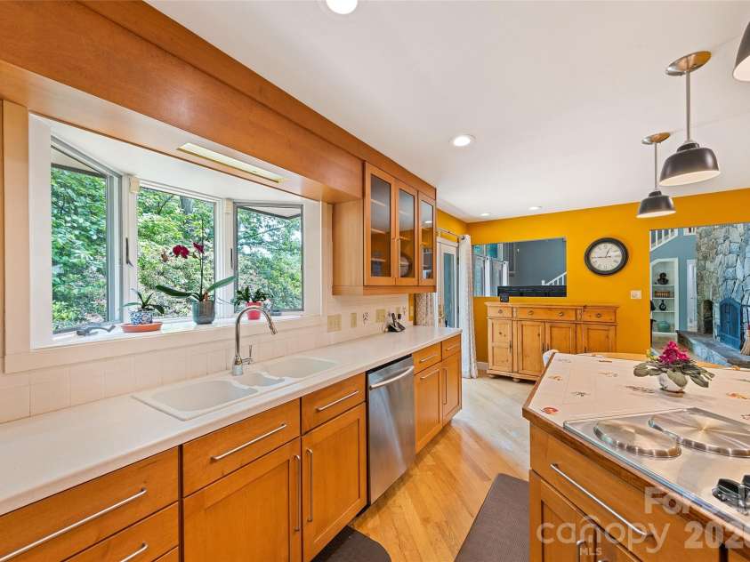3091 US 441 Highway, Sylva, NC 28779.  MLS# CAR4388513, YatesRealty ID 26950. 