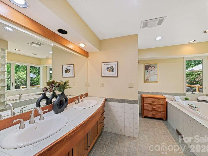 3091 US 441 Highway, Sylva, NC 28779.  MLS# CAR4388513, YatesRealty ID 26950. 