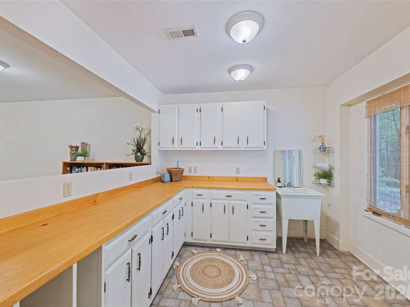 3091 US 441 Highway, Sylva, NC 28779.  MLS# CAR4388513, YatesRealty ID 26950. 