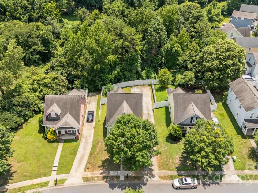 4235 Spring Oak Drive, Charlotte, NC 28208.  MLS# CAR4271926, YatesRealty ID 26950. 