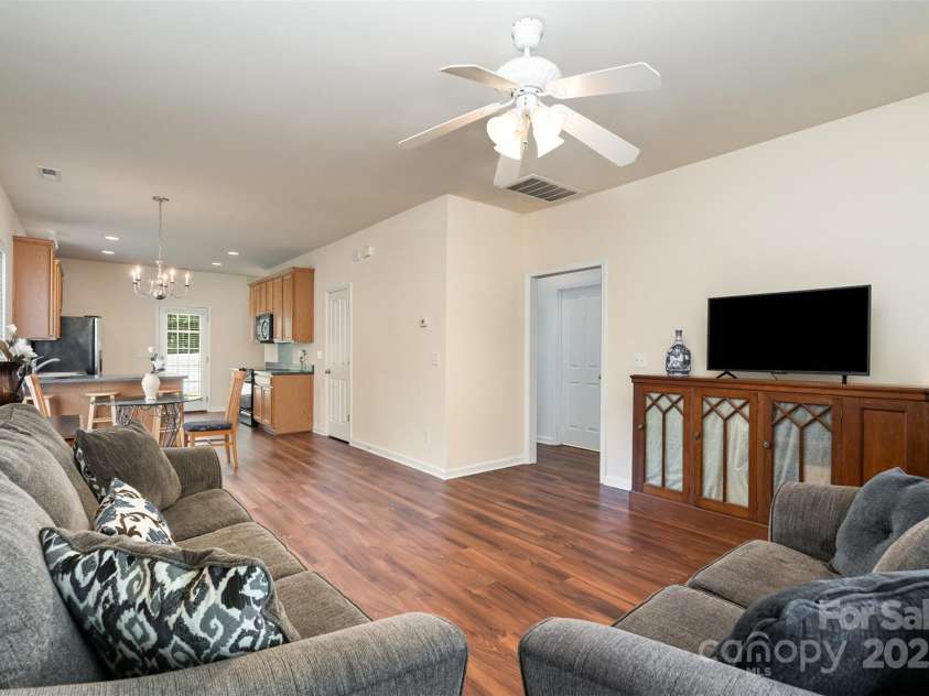 4235 Spring Oak Drive, Charlotte, NC 28208.  MLS# CAR4271926, YatesRealty ID 26950. 