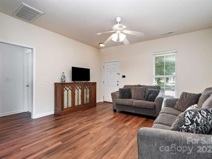 4235 Spring Oak Drive, Charlotte, NC 28208.  MLS# CAR4271926, YatesRealty ID 26950. 