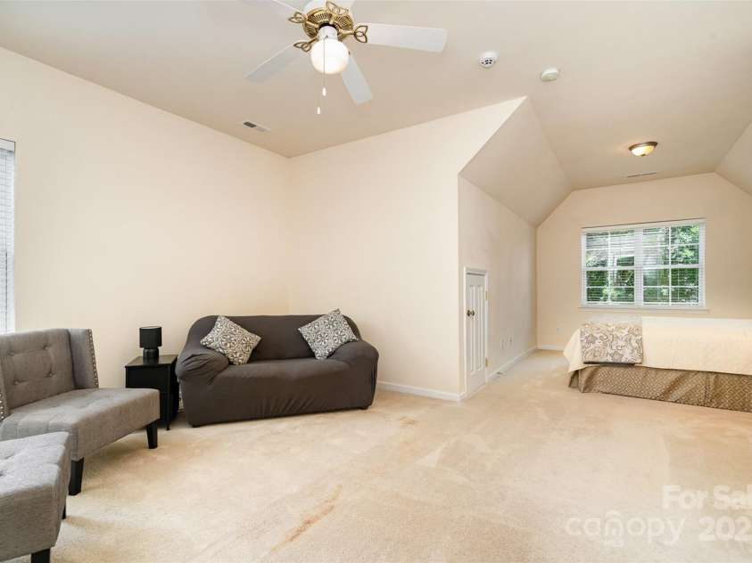 4235 Spring Oak Drive, Charlotte, NC 28208.  MLS# CAR4271926, YatesRealty ID 26950. 