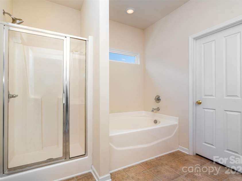 4235 Spring Oak Drive, Charlotte, NC 28208.  MLS# CAR4271926, YatesRealty ID 26950. 