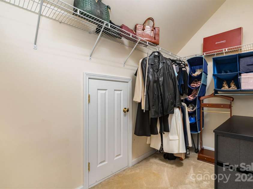 4235 Spring Oak Drive, Charlotte, NC 28208.  MLS# CAR4271926, YatesRealty ID 26950. 