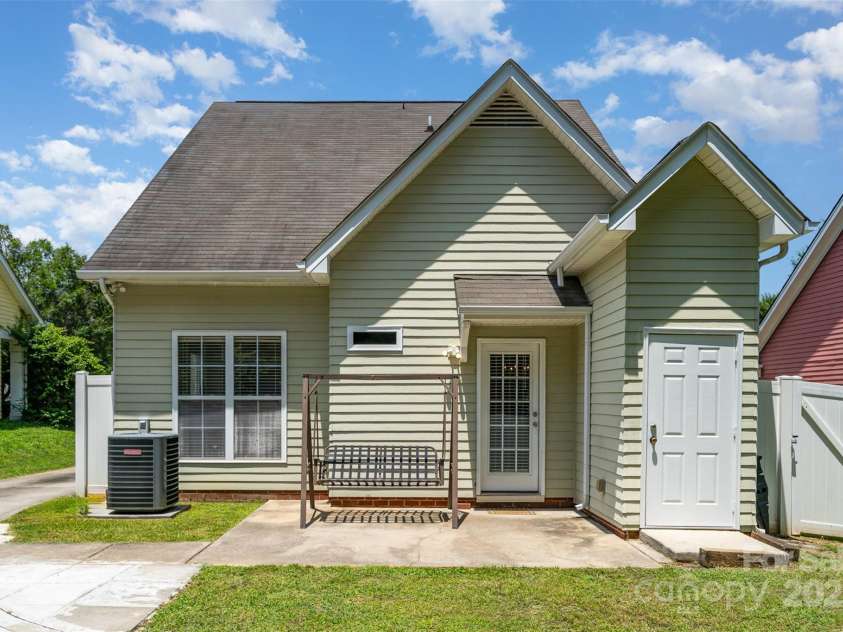 4235 Spring Oak Drive, Charlotte, NC 28208.  MLS# CAR4271926, YatesRealty ID 26950. 