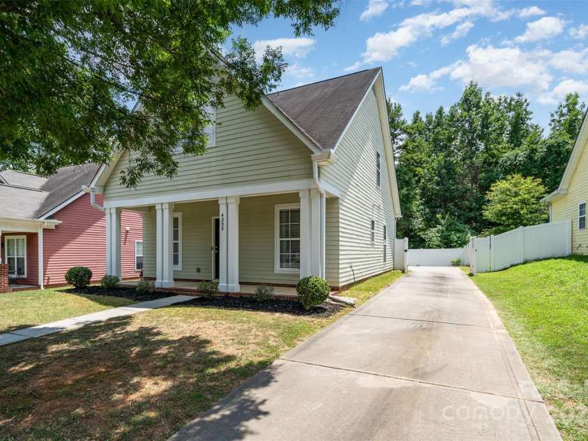 4235 Spring Oak Drive, Charlotte, NC 28208.  MLS# CAR4271926, YatesRealty ID 26950. 
