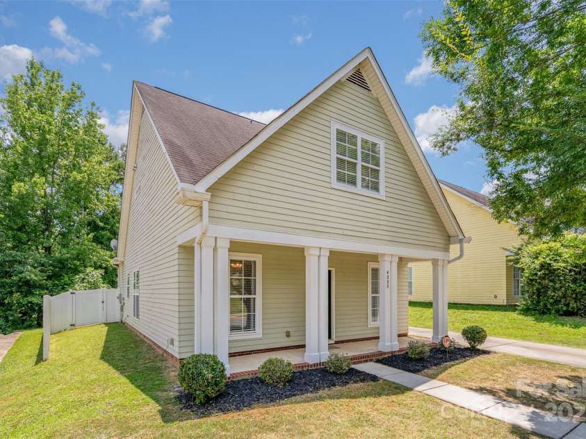 4235 Spring Oak Drive, Charlotte, NC 28208.  MLS# CAR4271926, YatesRealty ID 26950. 