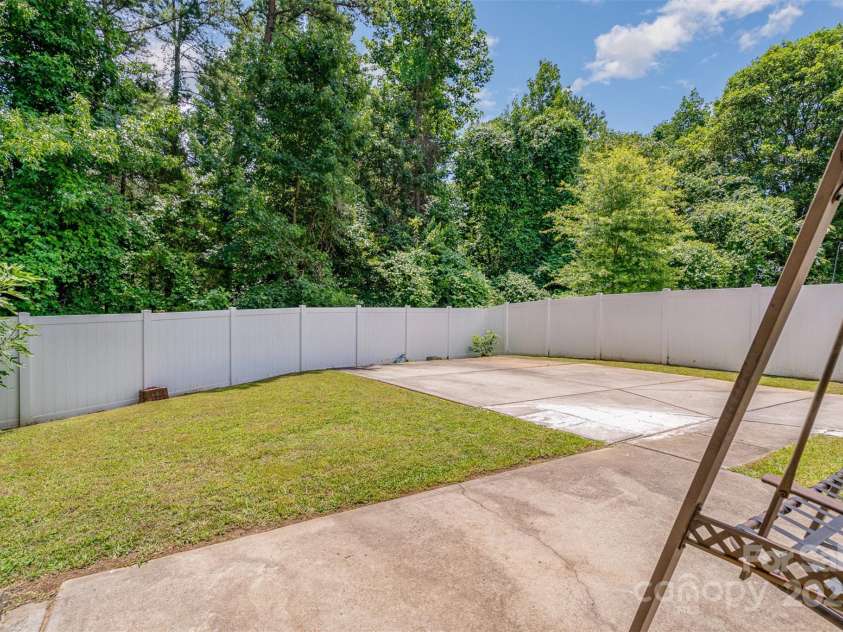 4235 Spring Oak Drive, Charlotte, NC 28208.  MLS# CAR4271926, YatesRealty ID 26950. 