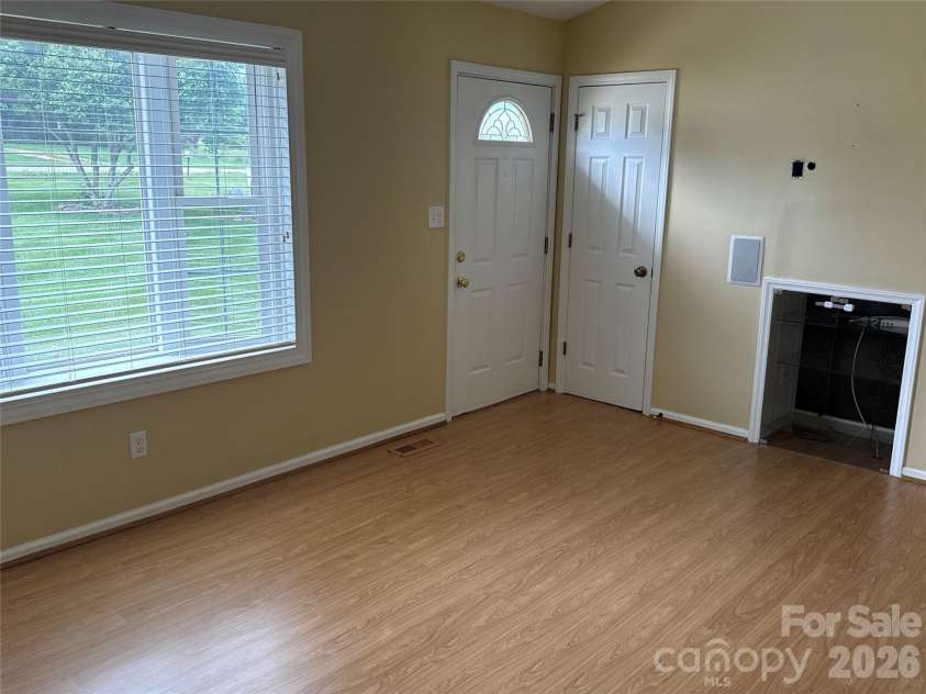 812 Whites Farm Road, Statesville, NC 28625.  MLS# CAR4386988, YatesRealty ID 26951. 
